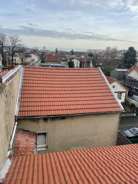Toiture propre après démoussage et traitement