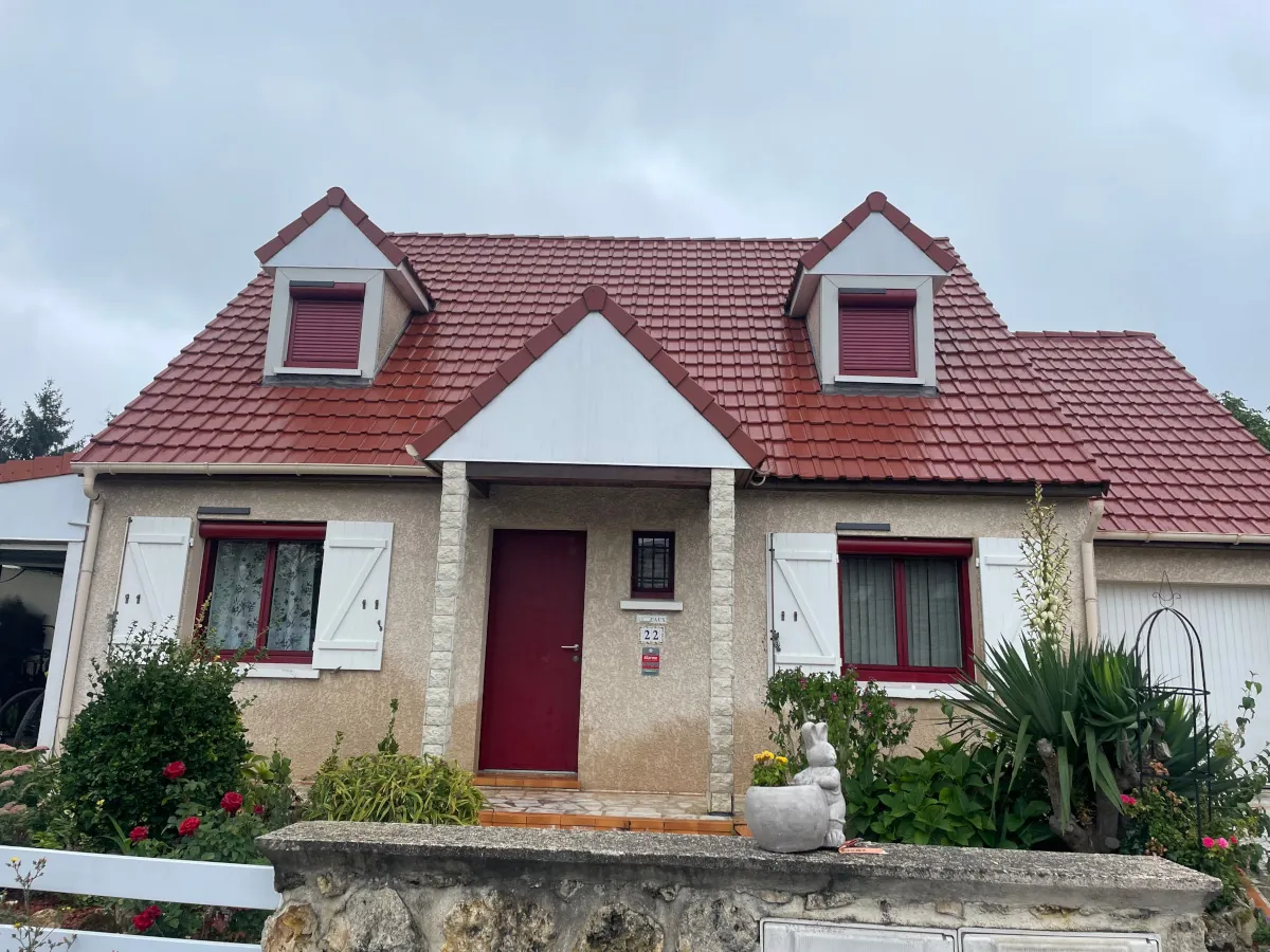 Pavillon avec toiture en tuiles neuves rénovée