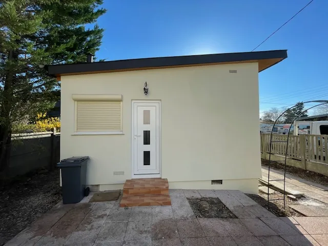 Façade rénovée et repeinte sur une maison