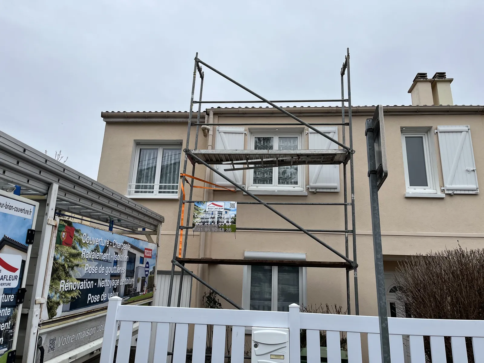 Chantier de ravalement de façade à Brétigny-sur-Orge par Brian Lafleur